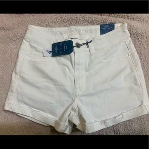 White American Eagle high-rise shortie